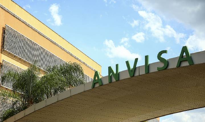 Anvisa proíbe plataforma de consulta online e entrega de medicamento