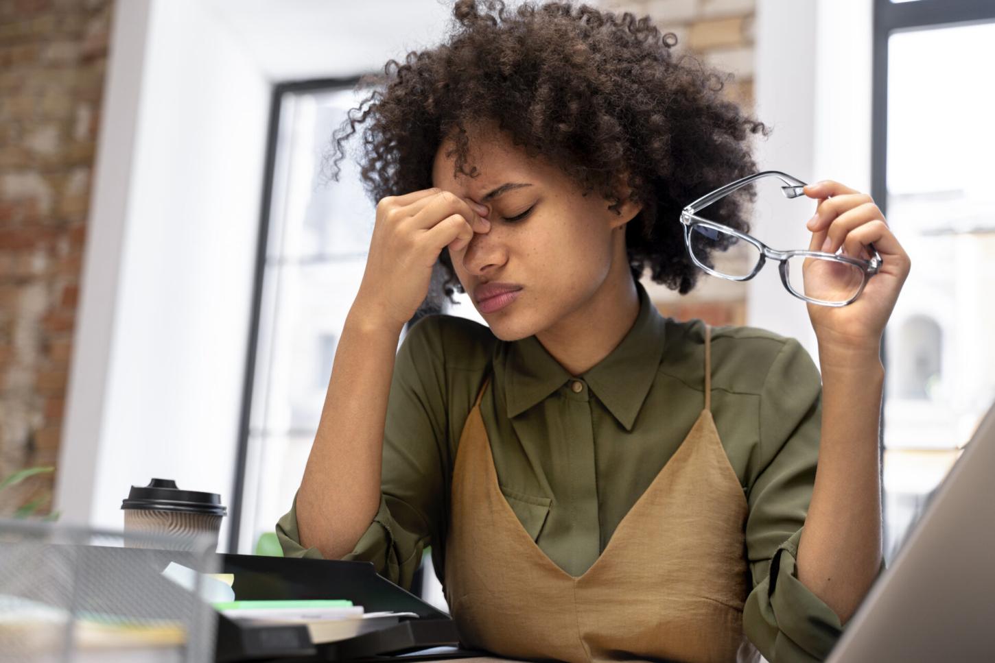 5 sinais de que o trabalho está tomando o lugar da sua vida espiritual