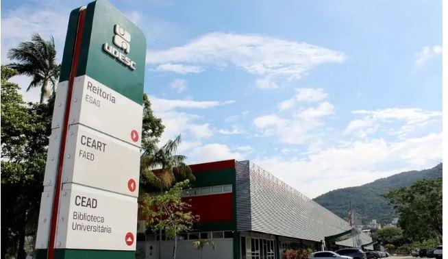 Estudantes evangélicos são proibidos de realizar encontros em universidade pública de SC