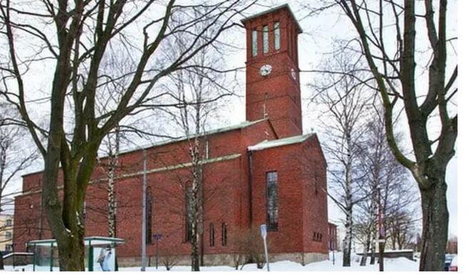 Igreja finlandesa usa IA para conduzir culto: ‘Sem profundidade espiritual’