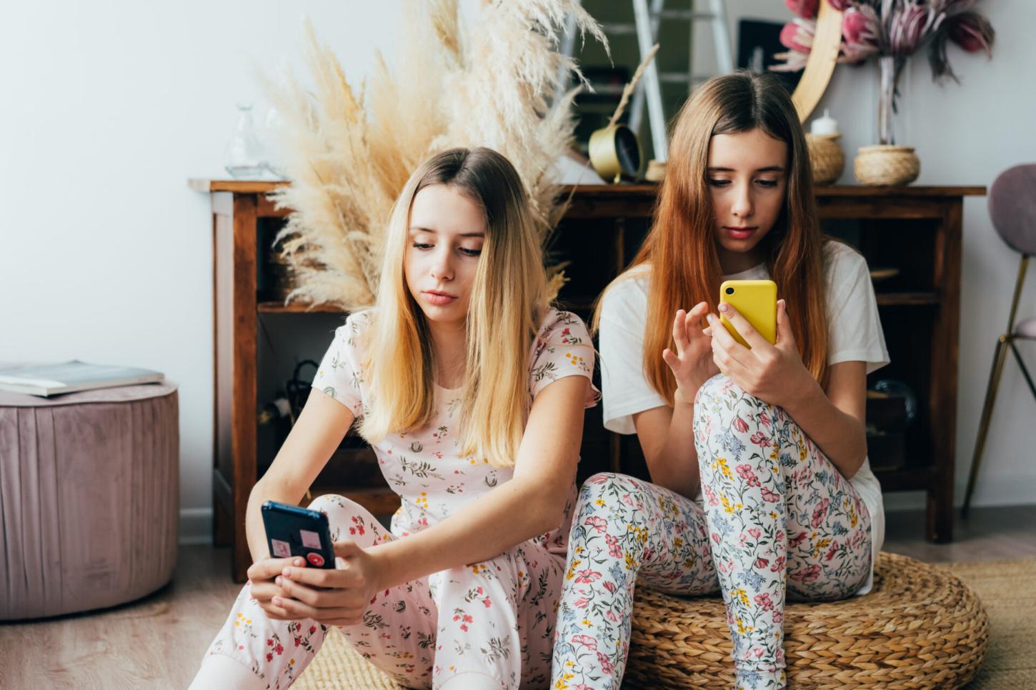 Likes, padrões e ansiedade: a batalha das adolescentes na era digital