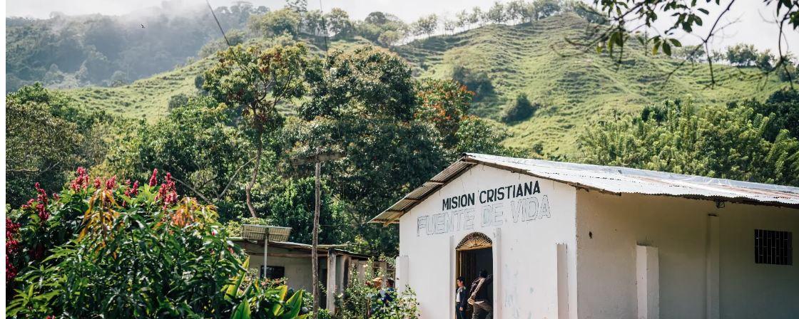 Igreja é partida ao meio em terremoto na Colômbia